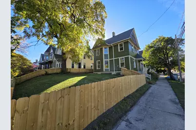 107 W Brown St, Milwaukee, WI 53212 - Photo 2
