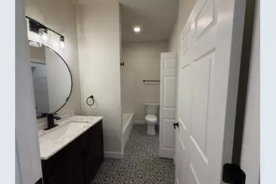 2360 N Dr William Finlayson St #2362, Milwaukee, WI 53212 - Photo 12