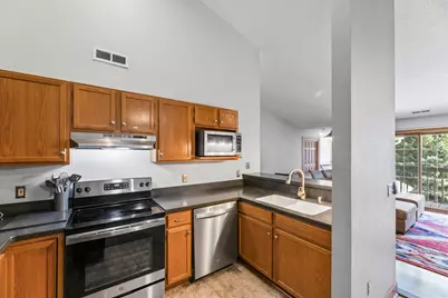 W240N2566 E Parkway Meadow Cir #5, Pewaukee, WI 53072 - Photo 12