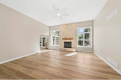 W289N3648  Huntsman Ct, Delafield, WI 53072 - Photo 6