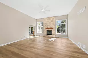 W289N3648 Huntsman Ct, Delafield, WI 53072 - Photo 6