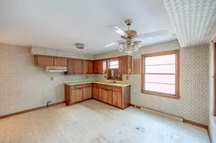 8023 W Scranton Pl, Milwaukee, WI 53218 - Photo 4