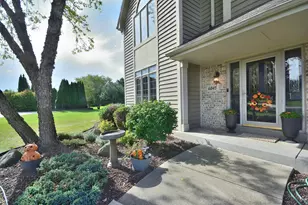 6045 S Pembrook Ct, New Berlin, WI 53151 - Photo 2