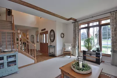6045 S Pembrook Ct, New Berlin, WI 53151 - Photo 4
