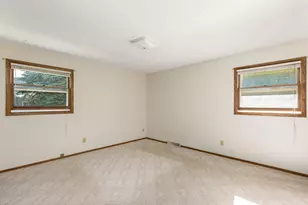 7143 Horizon Dr, Greendale, WI 53129 - Photo 12