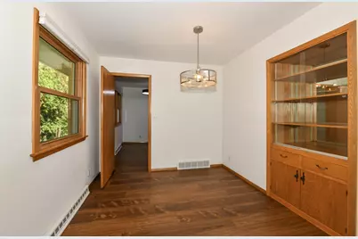 5152  Maplewood Dr, Greendale, WI 53129 - Photo 8