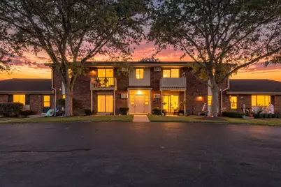 637  Westridge Dr #8, West Bend, WI 53095 - Photo 1