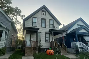 2630 N 24th Pl, Milwaukee, WI 53206 - Photo 2