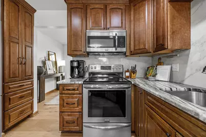 2717  Avalon Ct, Racine, WI 53406 - Photo 6
