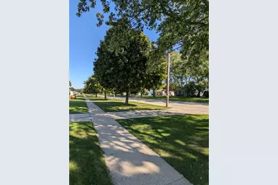 4467 S Pennsylvania Ave, Saint Francis, WI 53235 - Photo 12
