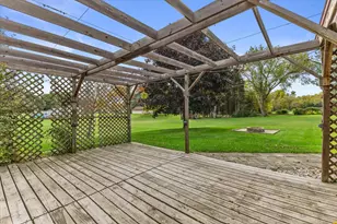 8011 Clinton Ln, Racine, WI 53406 - Photo 10