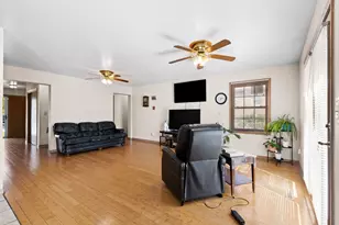 429 W Apple Tree Rd, Glendale, WI 53217 - Photo 10