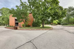 5200 S Tuckaway Blvd, Greenfield, WI 53221 - Photo 20