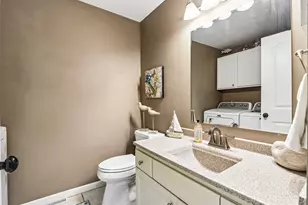 13530 W Fountain Ct, New Berlin, WI 53151 - Photo 24