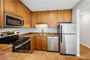 1660 N Prospect Ave, Milwaukee, WI 53202 - Photo 10