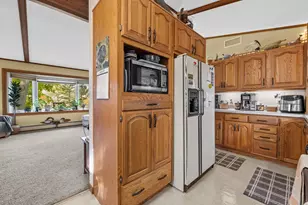 102 Birch Ln, Hartford, WI 53027 - Photo 6