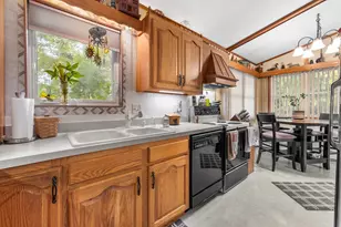 102 Birch Ln, Hartford, WI 53027 - Photo 4