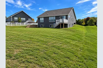 924  Foxwalk Dr, Racine, WI 53185 - Photo 2