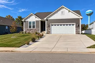 924 Foxwalk Dr, Racine, WI 53185 - Photo 1