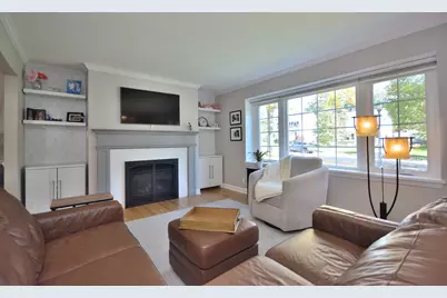6147 N Shoreland Ave, Whitefish Bay, WI 53217 - Photo 8