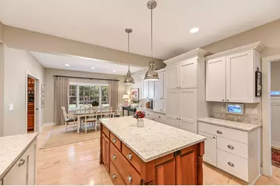 9226 W Hawthorne Rd, Mequon, WI 53097 - Photo 14