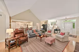 9226 W Hawthorne Rd, Mequon, WI 53097 - Photo 6