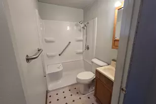 923 Circle Dr, Manitowoc, WI 54220 - Photo 10