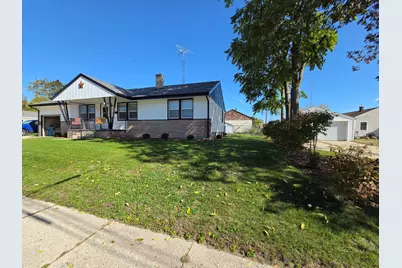 923  Circle Dr, Manitowoc, WI 54220 - Photo 2