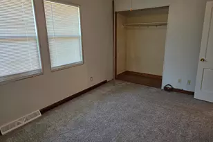 923 Circle Dr, Manitowoc, WI 54220 - Photo 12