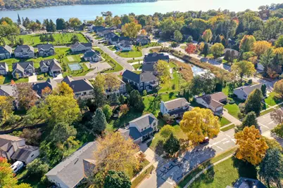 444  Cheshire Ln, Pewaukee, WI 53072 - Photo 2