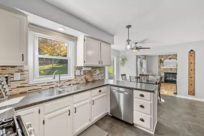 444  Cheshire Ln, Pewaukee, WI 53072 - Photo 16