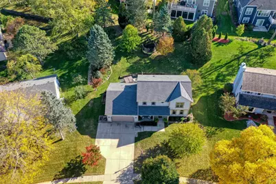444  Cheshire Ln, Pewaukee, WI 53072 - Photo 8