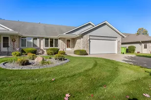 951 Spruce St, Hartford, WI 53027 - Photo 2
