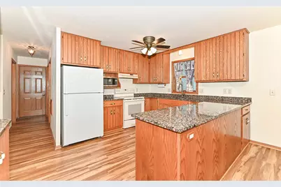 16240 W Allison Ln, New Berlin, WI 53151 - Photo 6