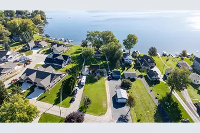 3404  Lake Dr, Hartford, WI 53027 - Photo 4
