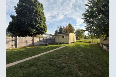 2437 N 22nd St, Sheboygan, WI 53083 - Photo 22