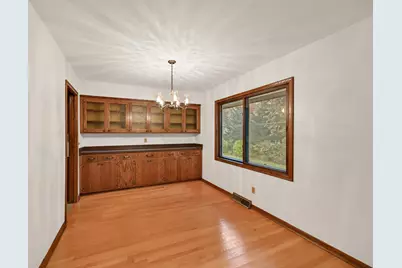 5236 S 44th St, Greenfield, WI 53220 - Photo 8