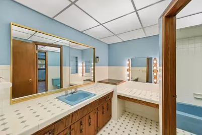 5236 S 44th St, Greenfield, WI 53220 - Photo 16