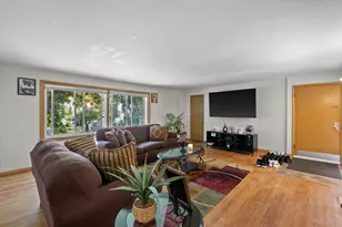 11610 W Elmhurst Pkwy, Wauwatosa, WI 53226 - Photo 8