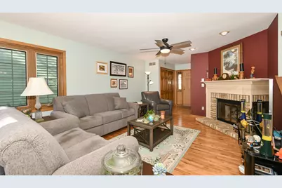 7535 W Tuckaway Creek Dr, Franklin, WI 53132 - Photo 6