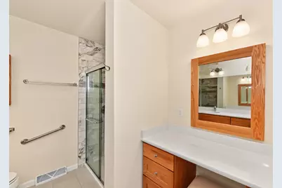 5152 S Hidden Dr, Greenfield, WI 53221 - Photo 8