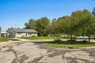 256 Ivy Pl, West Bend, WI 53095 - Photo 34