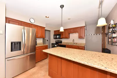 822  Kings Ridge Ct, West Bend, WI 53090 - Photo 4