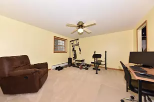 822 Kings Ridge Ct, West Bend, WI 53090 - Photo 10