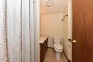 822 Kings Ridge Ct, West Bend, WI 53090 - Photo 14