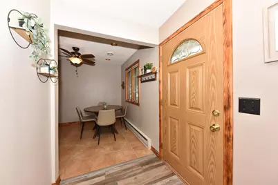 822  Kings Ridge Ct, West Bend, WI 53090 - Photo 2
