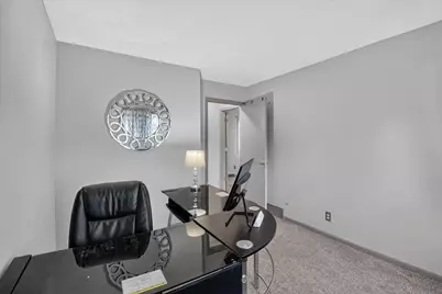 8050 W Manor Cir, Milwaukee, WI 53223 - Photo 14