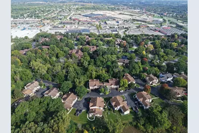 8050 W Manor Cir, Milwaukee, WI 53223 - Photo 26