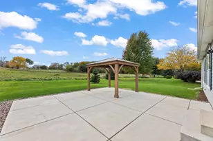 N56W35151 Pondview Ln, Lac La Belle, WI 53066 - Photo 34