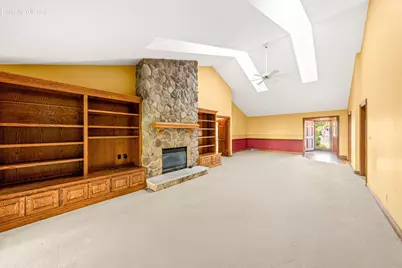 W133N8127  Danell Dr, Menomonee Falls, WI 53051 - Photo 8